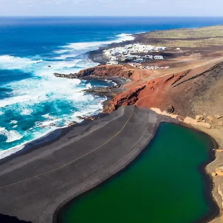 Vista Faro Playa Blanca (Lanzarote)